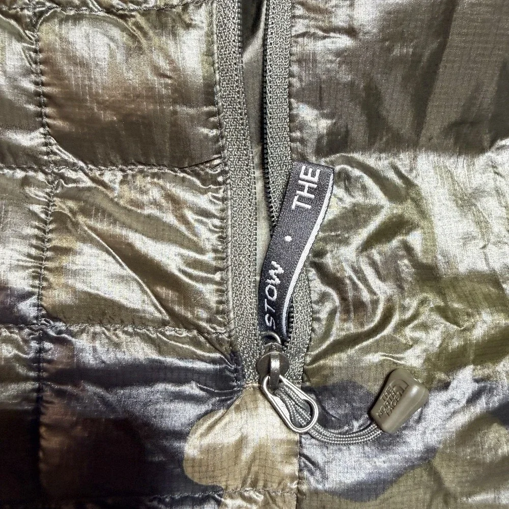 The North Face Large Thermoball Vest Mens Green Camo Primaloft Puffer Full Zip